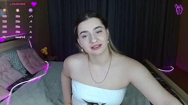 Smi1eF1ower online show from March 3, 2026, 10:37 pm