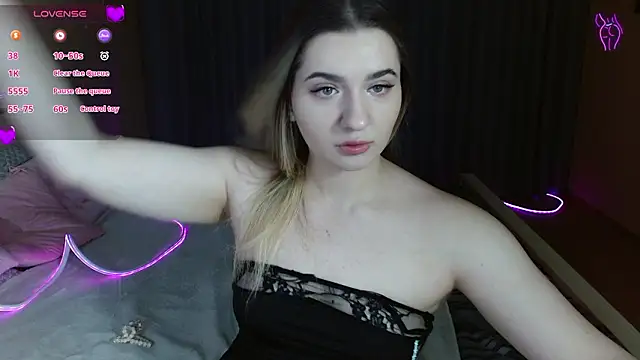 Smi1eF1ower online show from March 6, 2026, 6:37 pm