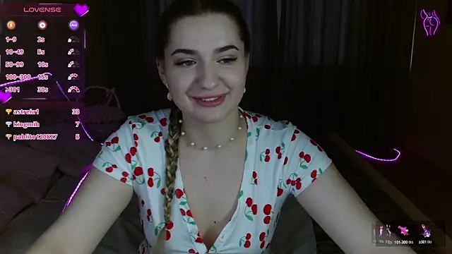 Smi1eF1ower online show from March 10, 2026, 1:16 pm