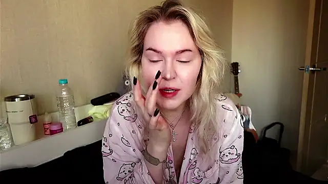 LisaNelsona online show from March 19, 2026, 12:36 am