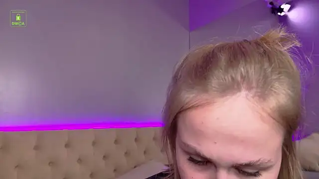 stacy moorex online show from July 28, 2026, 3:35 am