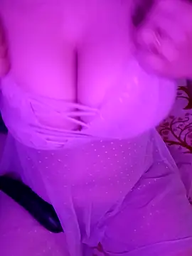 Snapshot of Lona_Hot chatting on May 18, 2026, 9:48 am Lona Hot online show from May 18, 2026, 9:48 am