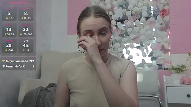 Snapshot of EmberLuna_ chatting on June 5, 2026, 6:20 am EmberLuna online show from June 5, 2026, 6:20 am