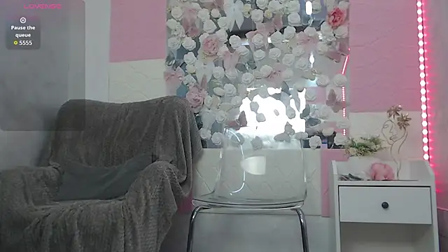 Snapshot of EmberLuna_ chatting on June 27, 2026, 6:29 am EmberLuna online show from June 27, 2026, 6:29 am