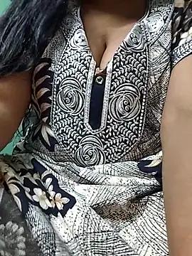Snapshot of Sofiaa_09 chatting on May 1, 2026, 4:28 am Sofiaa 09 online show from May 1, 2026, 4:28 am