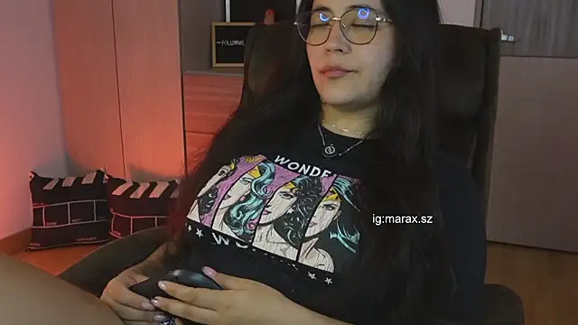Mara HugeAss online show from June 15, 2026, 4:36 am