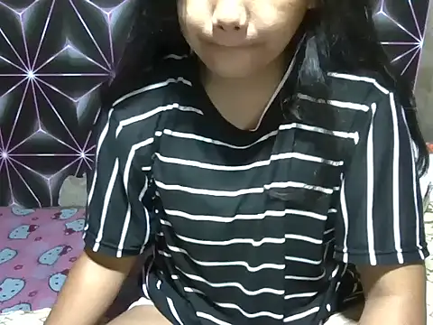 Flowerbebe online show from May 8, 2026, 7:08 pm