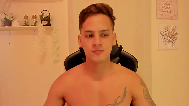 sexy andres01 online show from April 29, 2026, 4:33 pm
