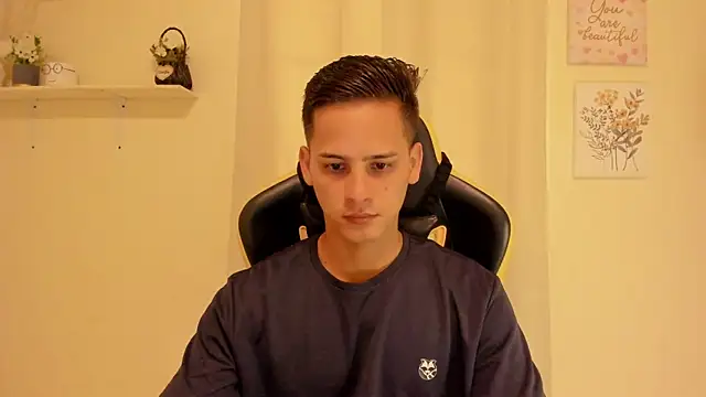 Snapshot of sexy_andres01 chatting on May 26, 2026, 2:02 pm sexy andres01 online show from May 26, 2026, 2:02 pm