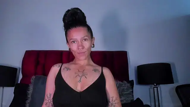 Amelie Blake online show from April 28, 2026, 12:10 pm