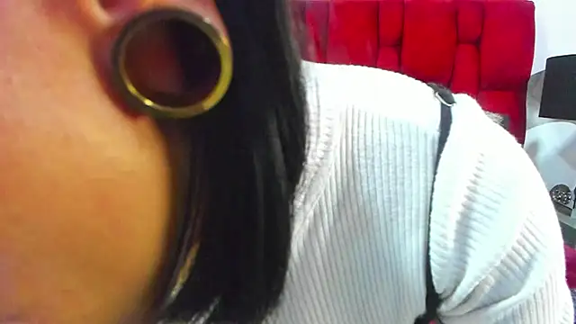 Snapshot of Amelie_Blake chatting on May 16, 2026, 7:01 pm Amelie Blake online show from May 16, 2026, 7:01 pm
