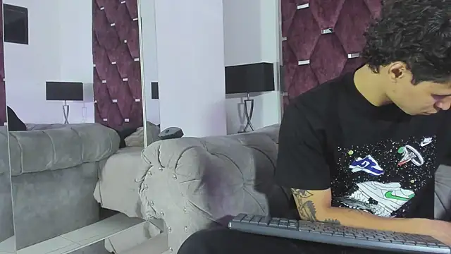 Snapshot of TonyBenedetti chatting on June 16, 2026, 8:33 pm TonyBenedetti online show from June 16, 2026, 8:33 pm