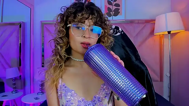 emilyjonesss  online show from February 25, 2026, 7:56 pm