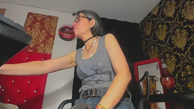 Hades Lyra online show from May 1, 2026, 2:43 pm