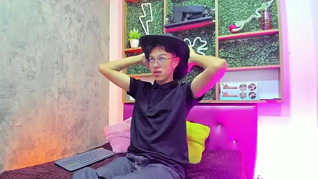 Lian Prince online show from March 14, 2026, 12:32 pm