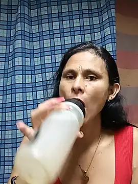 Snapshot of yuliitza4 chatting on June 19, 2026, 12:48 am yuliitza4 online show from June 19, 2026, 12:48 am