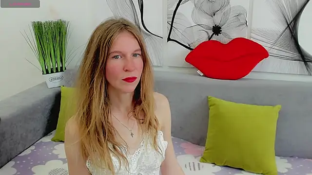 Snapshot of Mira_XOo chatting on May 21, 2026, 2:35 pm Mira XOo online show from May 21, 2026, 2:35 pm
