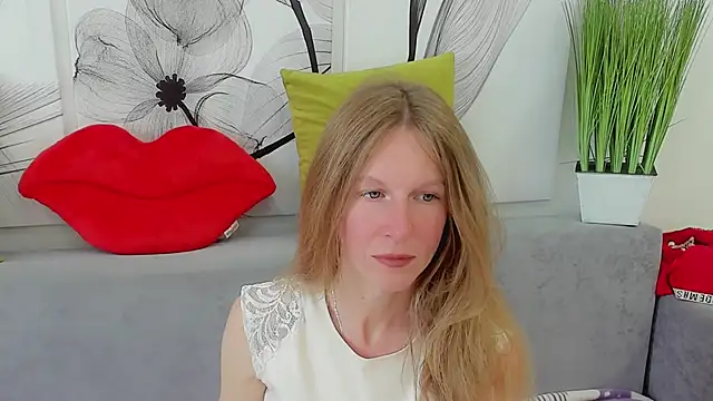 Snapshot of Mira_XOo chatting on June 19, 2026, 1:59 pm Mira XOo online show from June 19, 2026, 1:59 pm