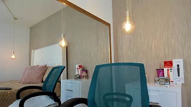 Scarlet 22  online show from March 8, 2026, 8:23 pm