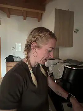 FitAnna online show from March 18, 2026, 4:21 pm