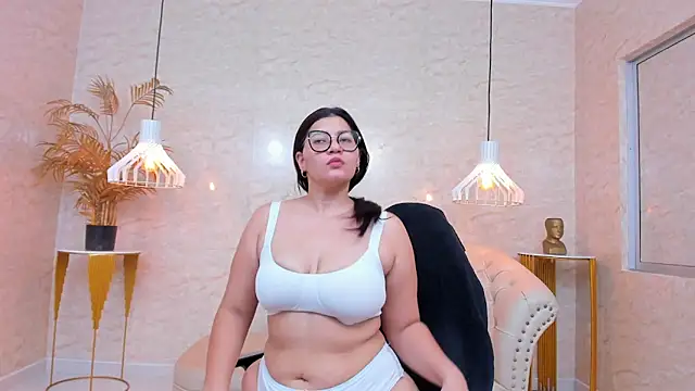 Mia Curvyy online show from March 16, 2026, 11:25 am