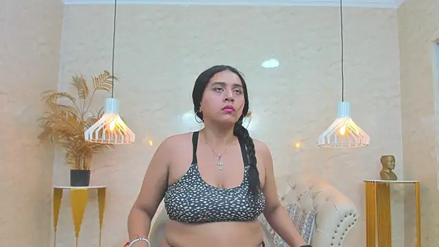 Lunaa Abril online show from March 10, 2026, 4:17 am