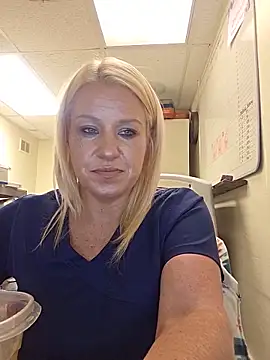 Snapshot of LadyB07 chatting on June 11, 2026, 5:00 pm LadyB07 online show from June 11, 2026, 5:00 pm
