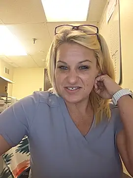 Snapshot of LadyB07 chatting on July 15, 2026, 8:14 pm LadyB07 online show from July 15, 2026, 8:14 pm