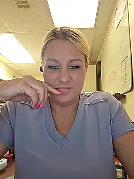 Snapshot of LadyB07 chatting on July 22, 2026, 6:11 pm LadyB07 online show from July 22, 2026, 6:11 pm