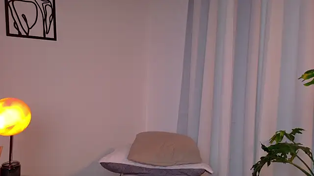 Snapshot of Mia_Benett_ chatting on August 1, 2026, 2:27 pm Mia Benett online show from August 1, 2026, 2:27 pm