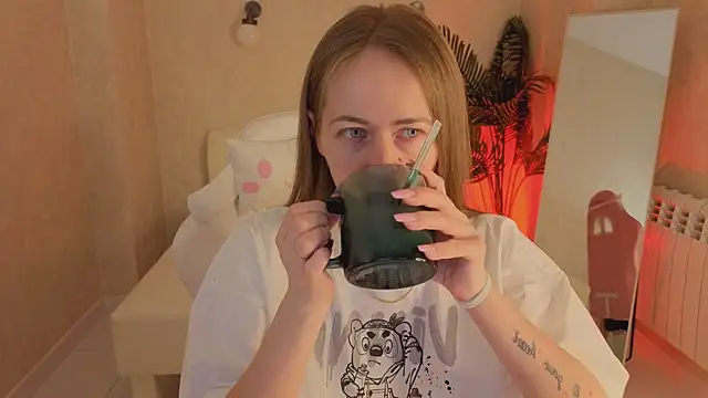 Bella McKenzie online show from March 14, 2026, 1:34 am