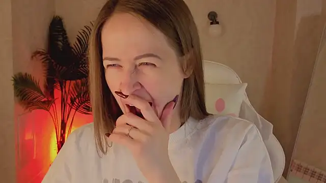 Bella McKenzie online show from March 17, 2026, 1:21 am