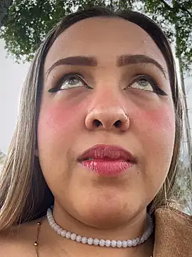 Moon Velvet  online show from March 1, 2026, 8:11 pm