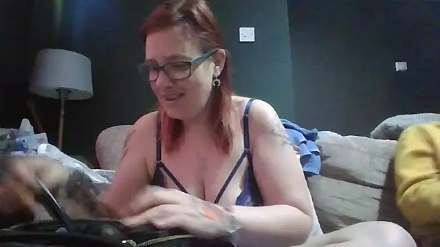 Snapshot of Curvy_Clare chatting on March 26, 2026, 11:16 am Curvy Clare online show from March 26, 2026, 11:16 am