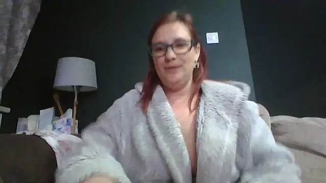 Snapshot of Curvy_Clare chatting on April 4, 2026, 6:16 pm Curvy Clare online show from April 4, 2026, 6:16 pm