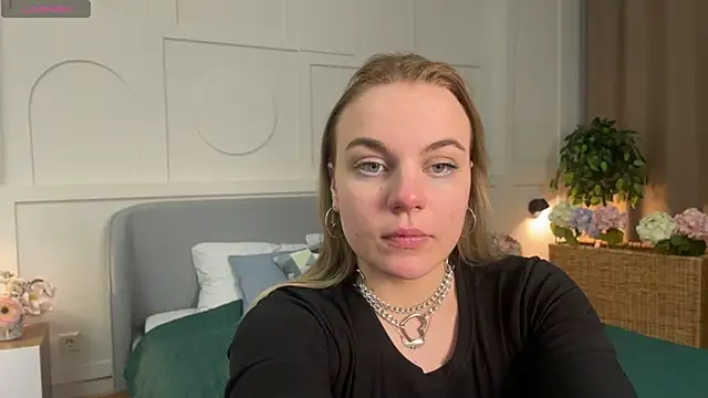 Glow Margo online show from March 3, 2026, 1:34 am