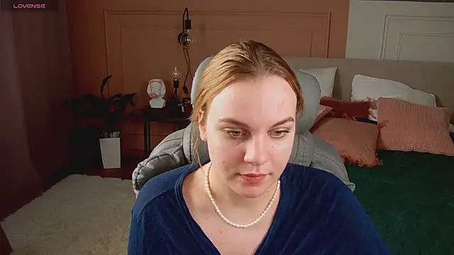 Glow Margo online show from April 24, 2026, 1:19 am