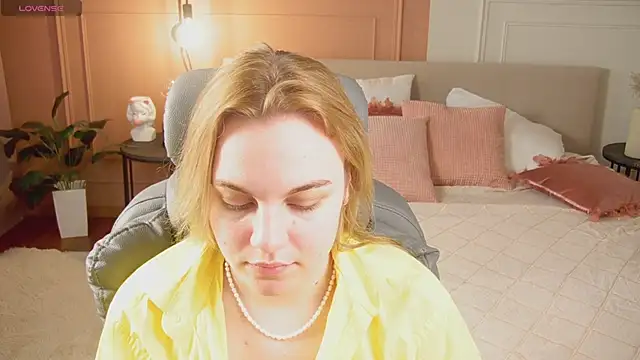 Glow Margo online show from April 25, 2026, 1:08 am