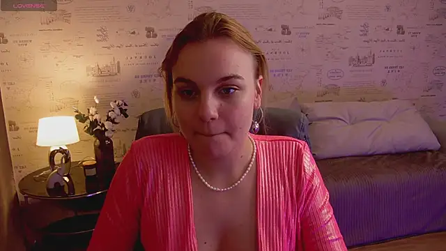 Snapshot of Glow_Margo chatting on May 7, 2026, 1:11 am Glow Margo online show from May 7, 2026, 1:11 am