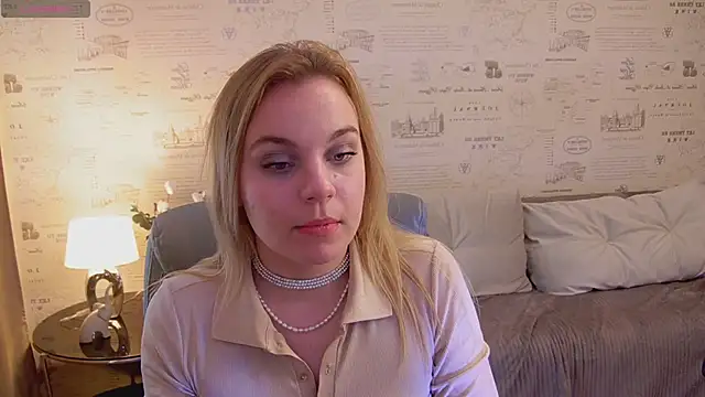 Snapshot of Glow_Margo chatting on May 11, 2026, 1:11 am Glow Margo online show from May 11, 2026, 1:11 am