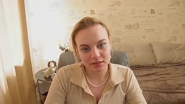 Snapshot of Glow_Margo chatting on May 17, 2026, 3:04 am Glow Margo online show from May 17, 2026, 3:04 am