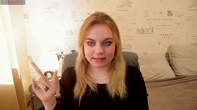 Snapshot of Glow_Margo chatting on June 2, 2026, 12:56 am Glow Margo online show from June 2, 2026, 12:56 am