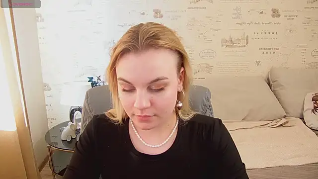 Snapshot of Glow_Margo chatting on June 3, 2026, 1:19 am Glow Margo online show from June 3, 2026, 1:19 am
