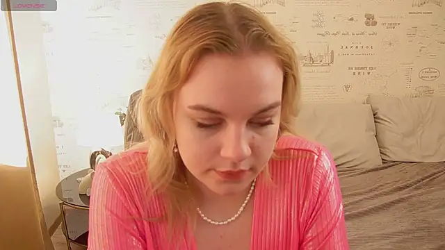 Snapshot of Glow_Margo chatting on June 5, 2026, 1:12 am Glow Margo online show from June 5, 2026, 1:12 am