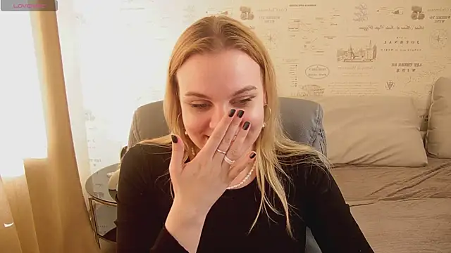 Snapshot of Glow_Margo chatting on June 7, 2026, 1:10 am Glow Margo online show from June 7, 2026, 1:10 am
