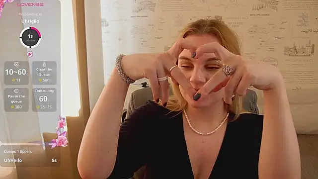 Snapshot of Glow_Margo chatting on June 15, 2026, 1:19 am Glow Margo online show from June 15, 2026, 1:19 am