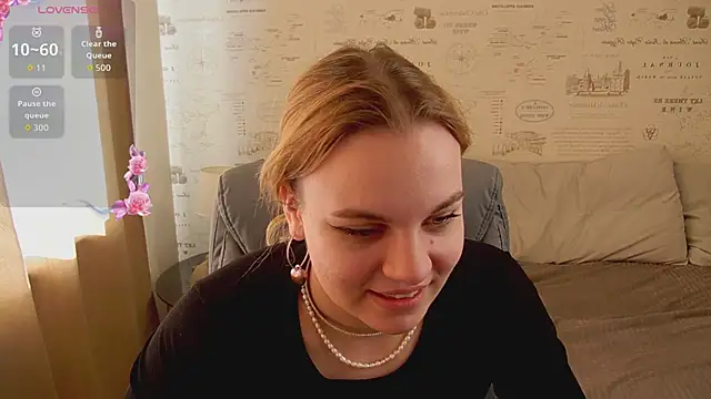Snapshot of Glow_Margo chatting on June 18, 2026, 1:17 am Glow Margo online show from June 18, 2026, 1:17 am
