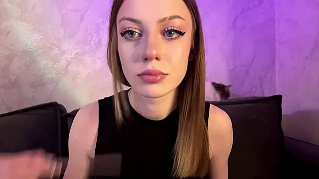 Snapshot of Rosalielue chatting on April 23, 2026, 8:00 pm Rosalielue online show from April 23, 2026, 8:00 pm