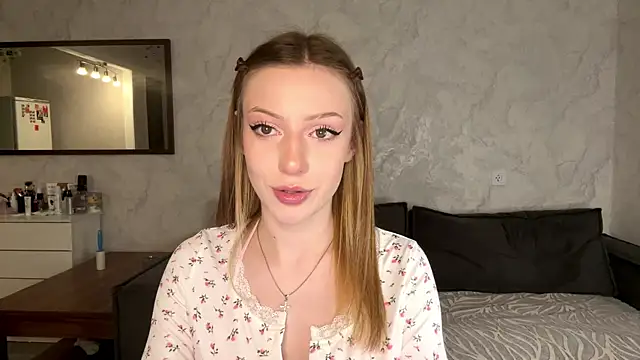 Rosalielue online show from June 20, 2026, 6:00 pm
