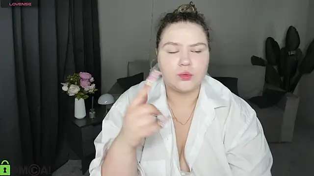 SofiRoce online show from July 29, 2026, 5:05 am
